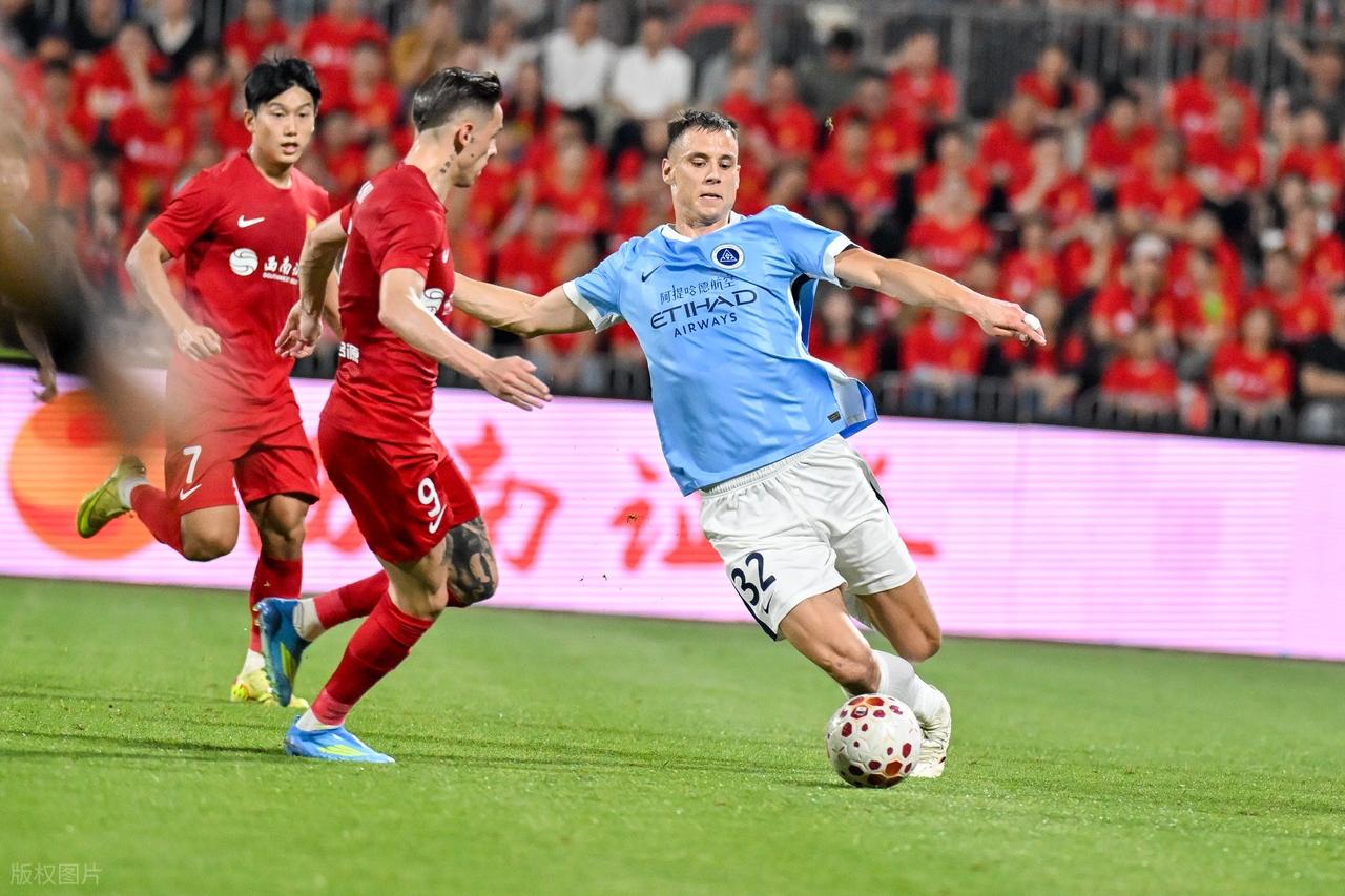 世界杯:华裔前锋梅开二度 雷扎伊扬传射建功 伊朗2