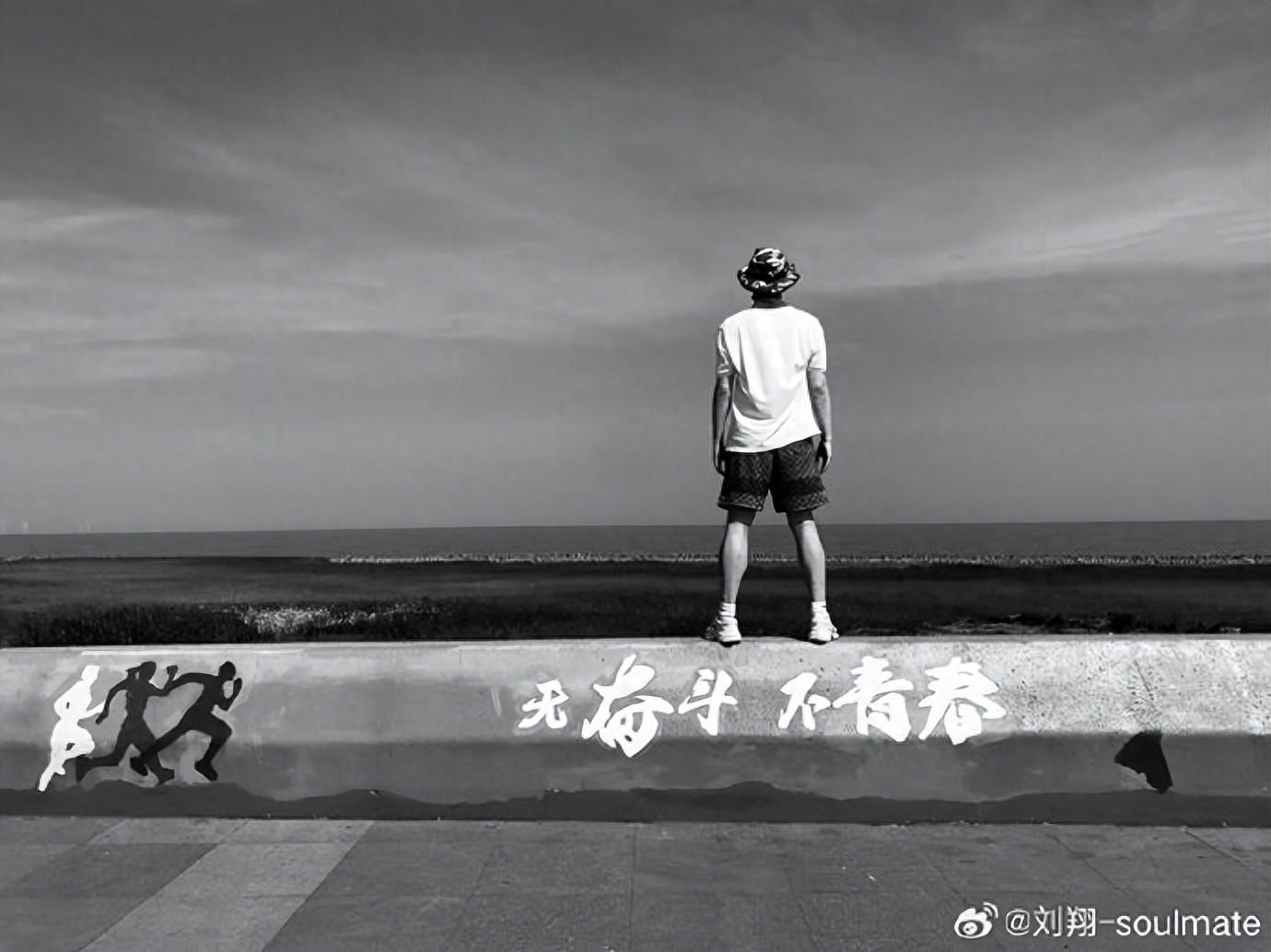 莱昂纳德正式亮相猛龙!与主帅微笑交流:愿倾尽全力帮巴恩斯争冠